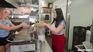 Khloe Kapri - Fertile Butthole Gets Hammered By Kitchen Utensils (03.09.20)