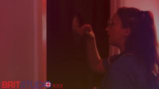 Get gaped by Nurse Greene at the infamous gloryhole, her lips wrapped tight around anonymous cock🌭
